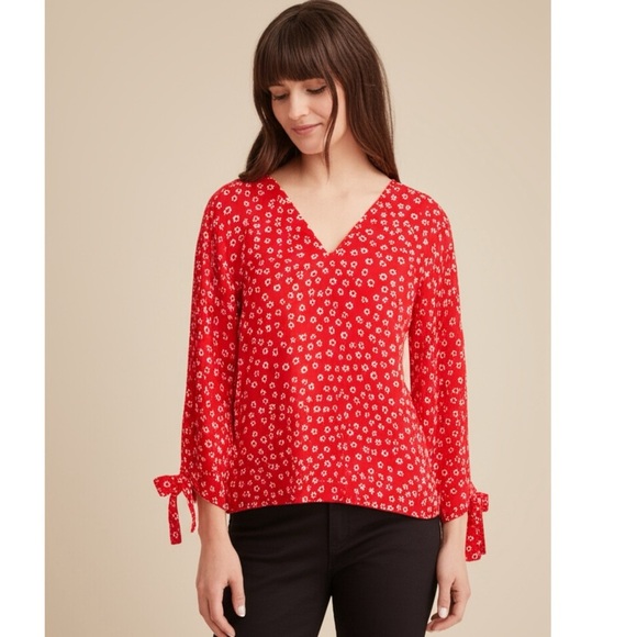 New CeCe Womens Daisy Floral Red Blouse 3/4 Sleeve Tie Cuff V Neck Sz M MSRP $74 - Picture 1 of 10